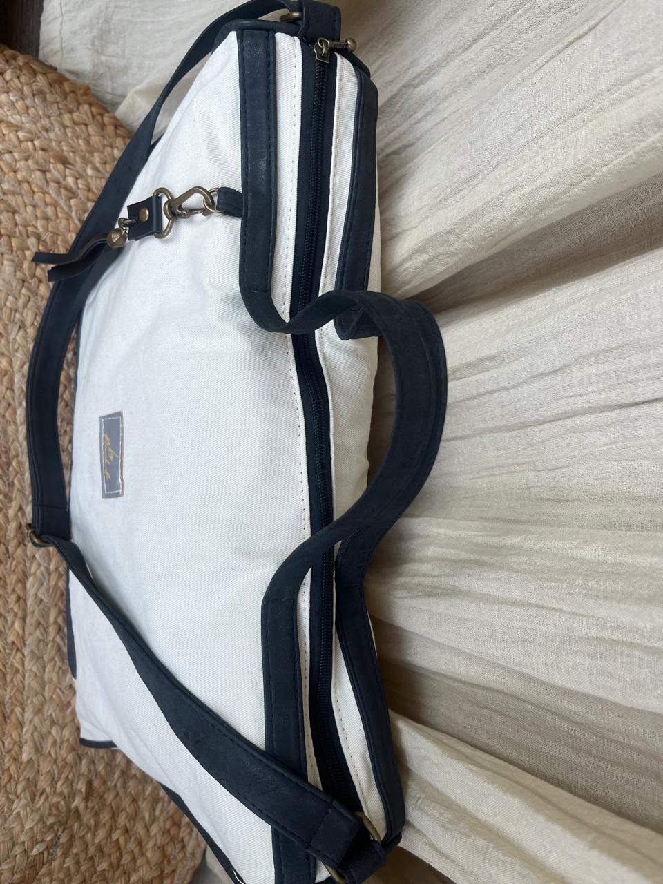 ADOLFINA NEGRA ARRIBA