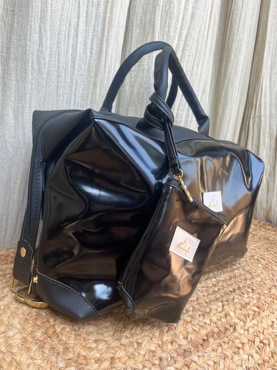 Greta Art. 8275 Bolso/Morral + Tiny Bags. Tamaño xxl. Con agarre para valija.